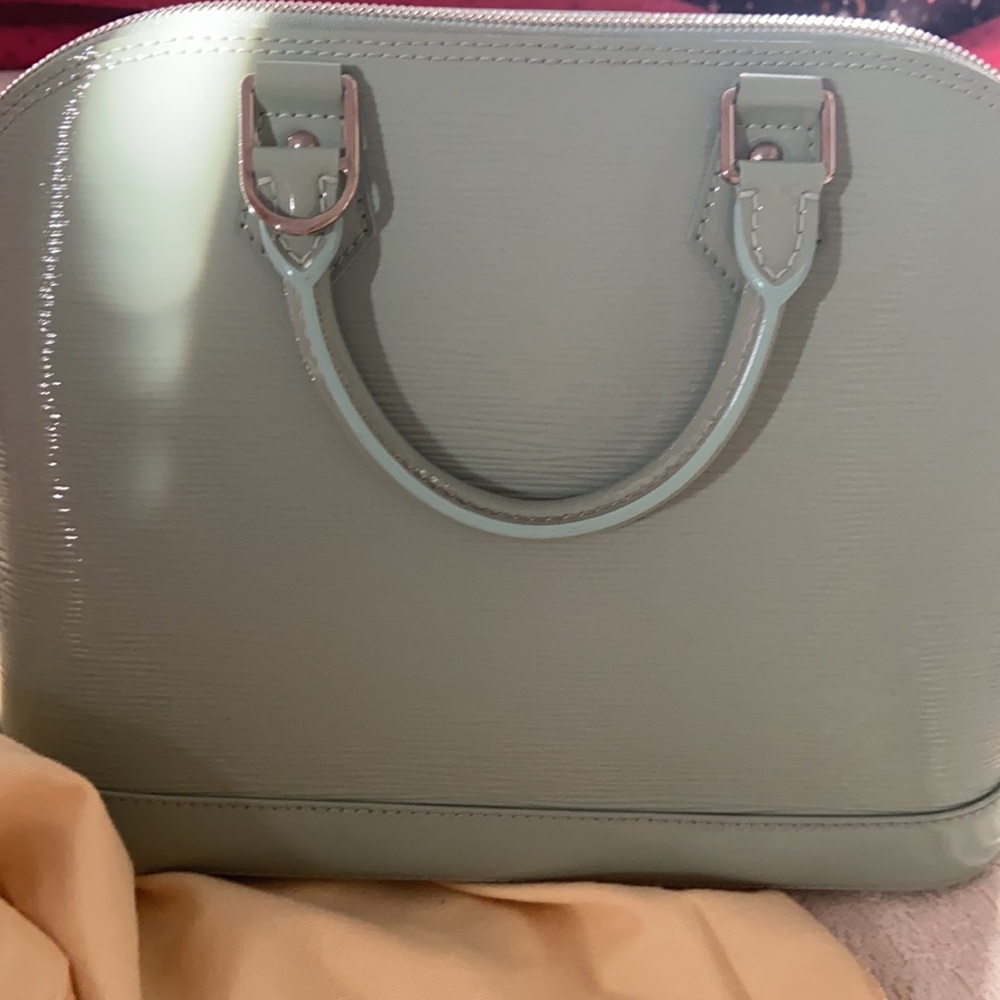 Louis Vuitton Alma PM Sea Foam Green Epi leather - Picture 3 of 11